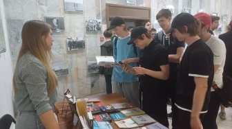 Познакомили учащихся с богатым книжным фондом